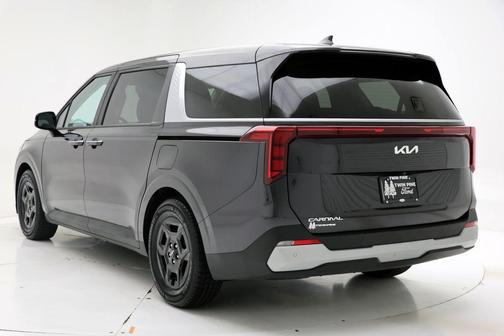 Metal 2025 Kia Carnival LXS