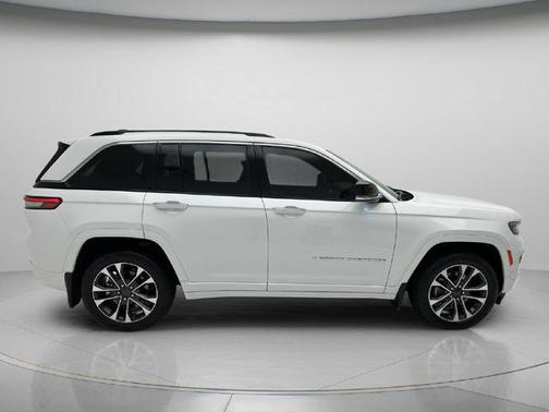 Bright White Clearcoat 2023 Jeep Grand Cherokee 4xe Overland