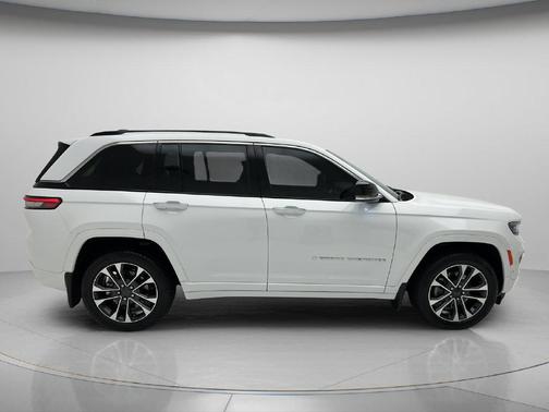 Bright White Clearcoat 2023 Jeep Grand Cherokee 4xe Overland