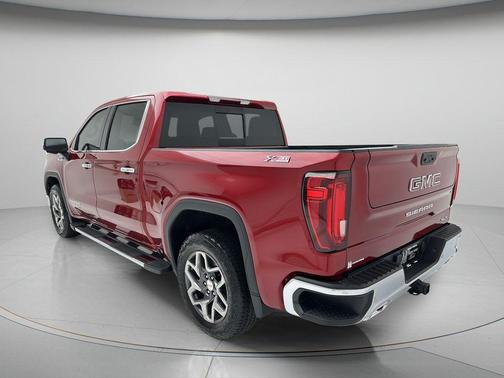 Cayenne Red Tintcoat 2022 GMC Sierra 1500 SLT