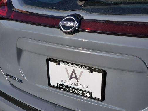 2023 Nissan Kicks SR