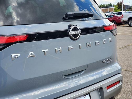 2025 Nissan Pathfinder Platinum