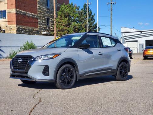 2024 Nissan Kicks SR