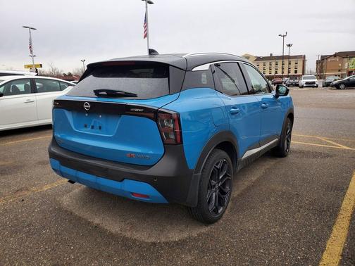 2025 Nissan Kicks SR