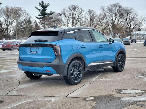 2025 Nissan Kicks SR