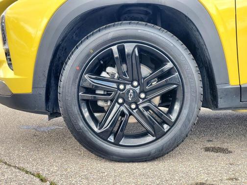 Nitro Yellow 2024 Chevrolet Trax ACTIV