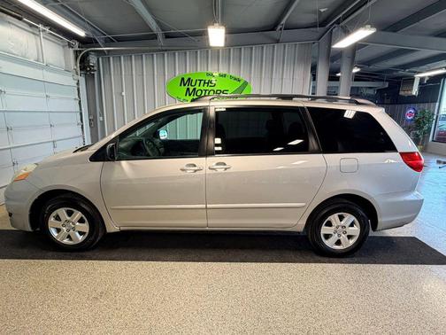 Silver Shadow Pearl 2007 Toyota Sienna LE