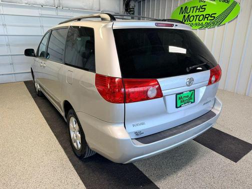 Silver Shadow Pearl 2007 Toyota Sienna LE