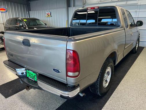 2001 Ford F-150 Short Bed 4D