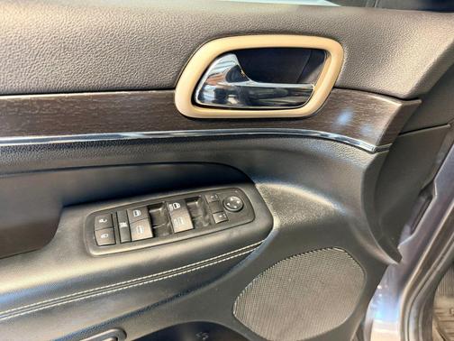 Brilliant Black Crystal Pearlcoat 2014 Jeep Grand Cherokee Limited