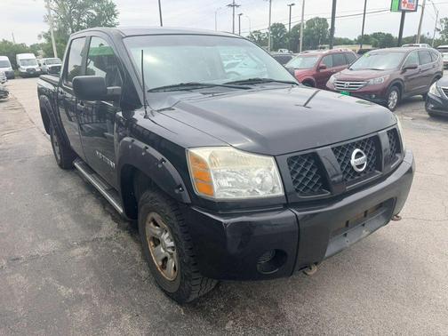 2005 Nissan Titan XE Crew Cab