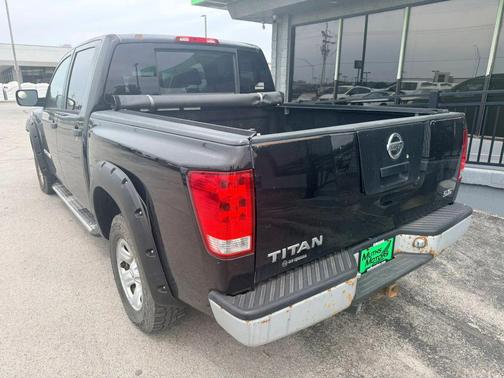 2005 Nissan Titan XE Crew Cab
