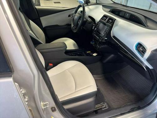 2022 Toyota Prius XLE