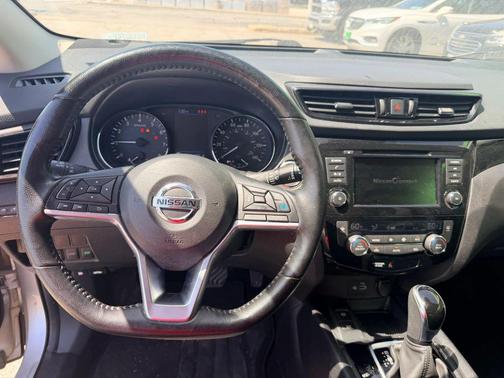 Brilliant Silver Metallic 2022 Nissan Rogue Sport SV