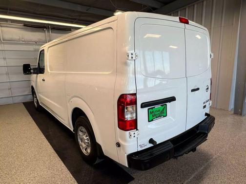 2014 Nissan NV Cargo NV2500 HD SV Van 3D