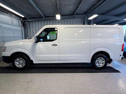 2014 Nissan NV Cargo NV2500 HD SV Van 3D