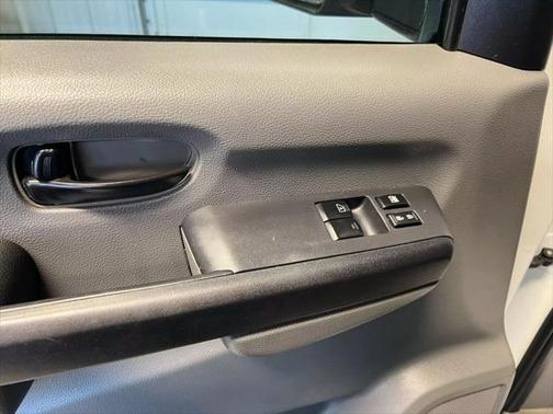 2014 Nissan NV Cargo NV2500 HD SV Van 3D