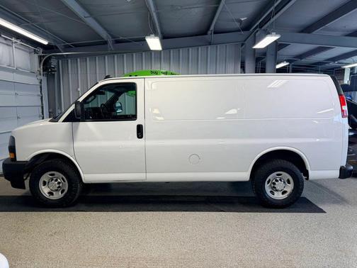 Summit White 2019 Chevrolet Express 2500 Work Van