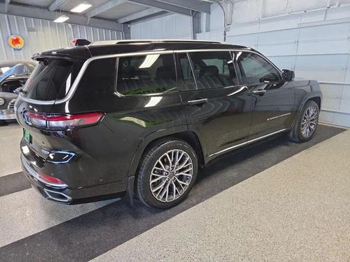 Diamond Black Crystal Pearlcoat 2021 Jeep Grand Cherokee L Summit Reserve