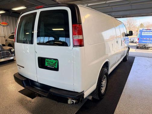 2017 Chevrolet Express 2500 LS