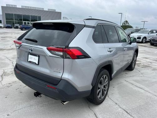 2023 Toyota RAV4 Hybrid XLE Premium