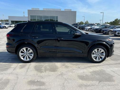 2025 Audi Q6 e-tron Premium