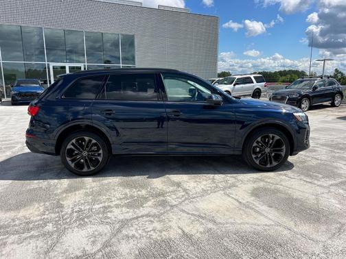 2025 Audi Q7 55 Premium Plus
