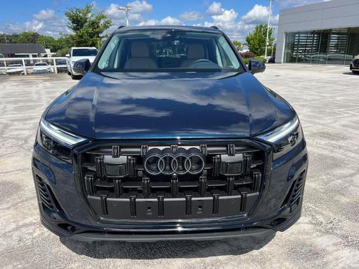 2025 Audi Q7 55 Premium Plus