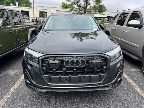 Mythos Black Metallic 2025 Audi Q7 45 Premium