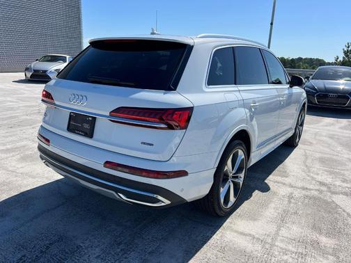 2024 Audi Q7 55 Premium Plus