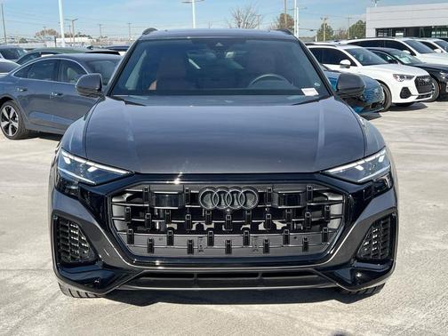 2025 Audi Q8 Premium