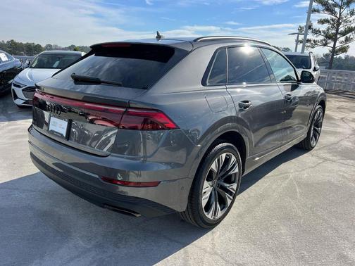 2025 Audi Q8 Premium