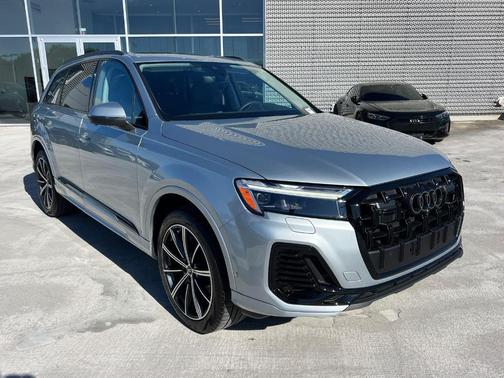 2025 Audi Q7 45 Premium Plus