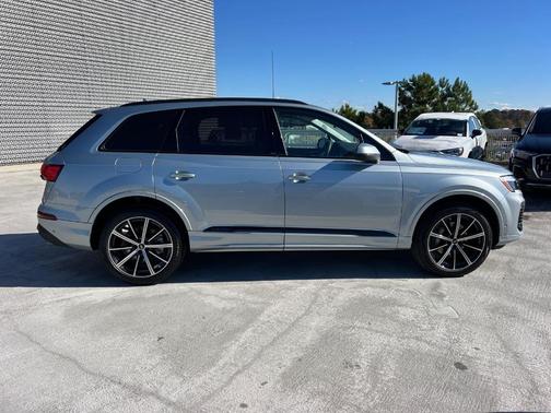2025 Audi Q7 45 Premium Plus