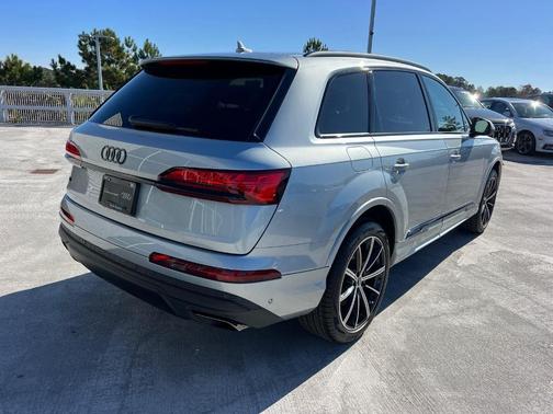 2025 Audi Q7 45 Premium Plus