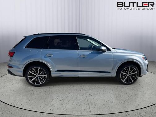 2025 Audi Q7 45 Premium Plus