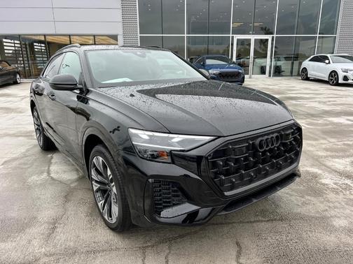 2025 Audi Q8 Premium