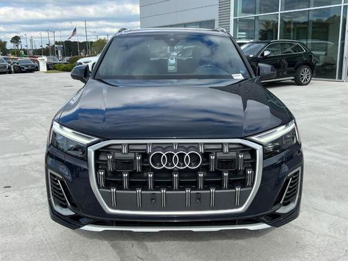 2025 Audi Q7 55 Premium Plus