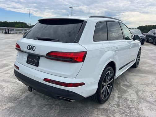 2025 Audi Q7 45 Premium Plus