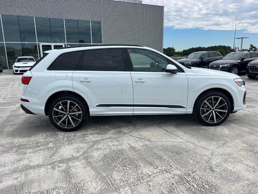 2025 Audi Q7 45 Premium Plus