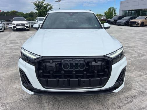2025 Audi Q7 45 Premium Plus