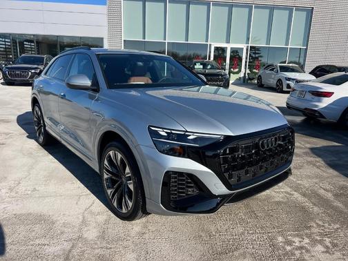 2025 Audi Q8 Premium