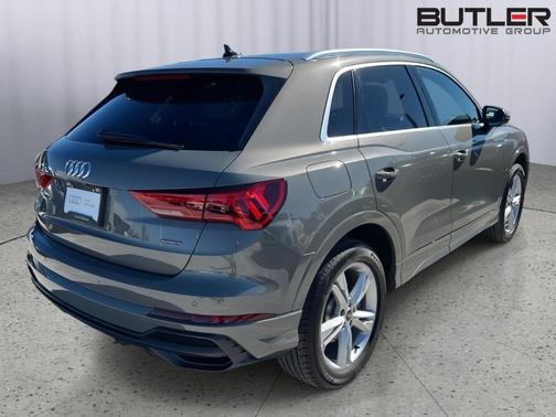 2022 Audi Q3 45 S line Premium