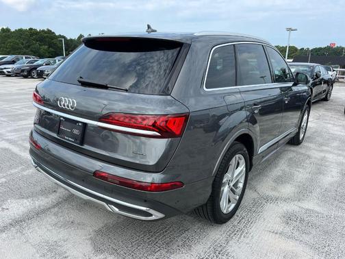 2022 Audi Q7 55 Premium Plus