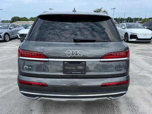 2022 Audi Q7 55 Premium Plus