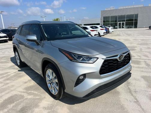 Celestial Silver Metallic 2021 Toyota Highlander Limited
