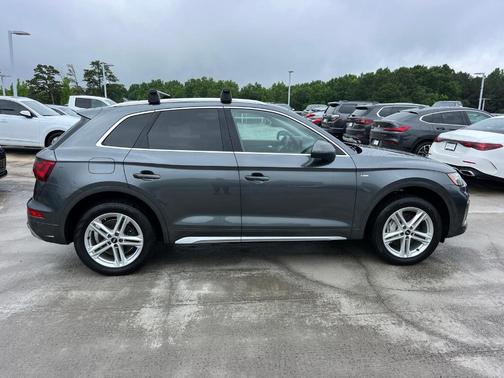 Daytona Gray Pearl Effect 2022 Audi Q5 e 55 S line quattro Premium