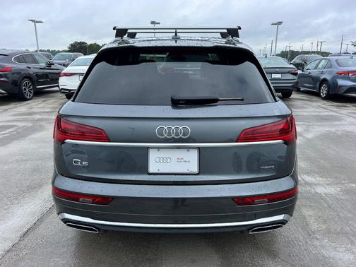 Daytona Gray Pearl Effect 2022 Audi Q5 e 55 S line quattro Premium
