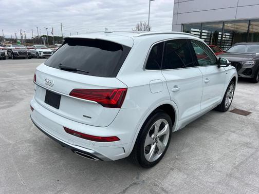 2022 Audi Q5 45 S line Premium Plus