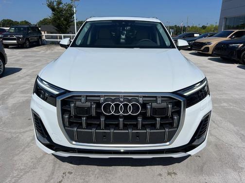 2025 Audi Q7 55 Premium Plus